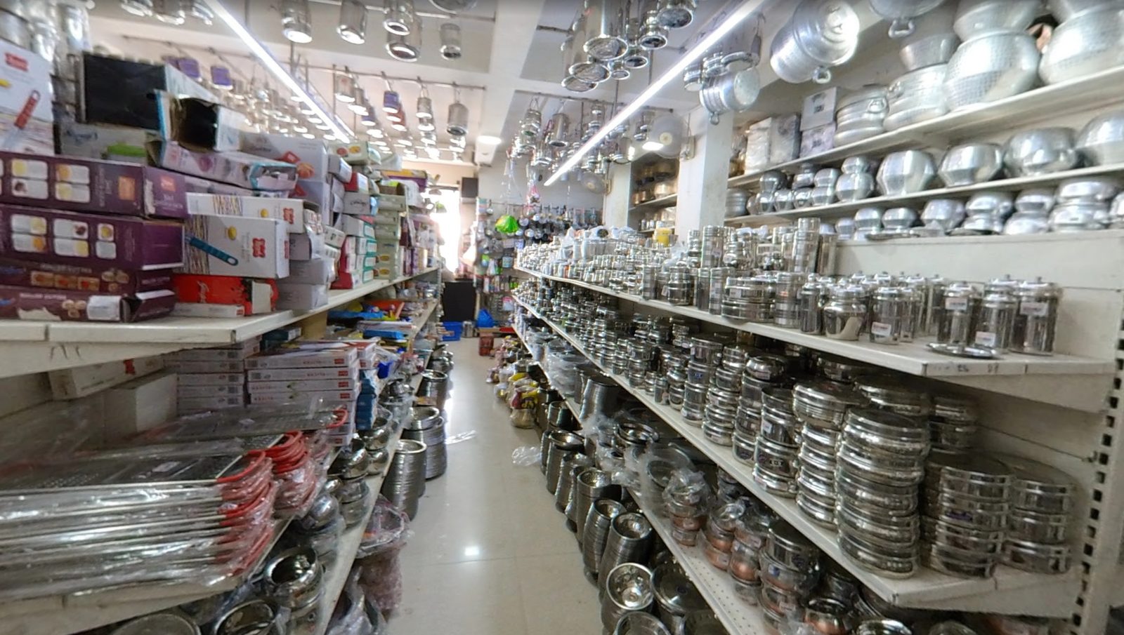 Stainless steel vessel aisle at Madipakkam Saravana Stores